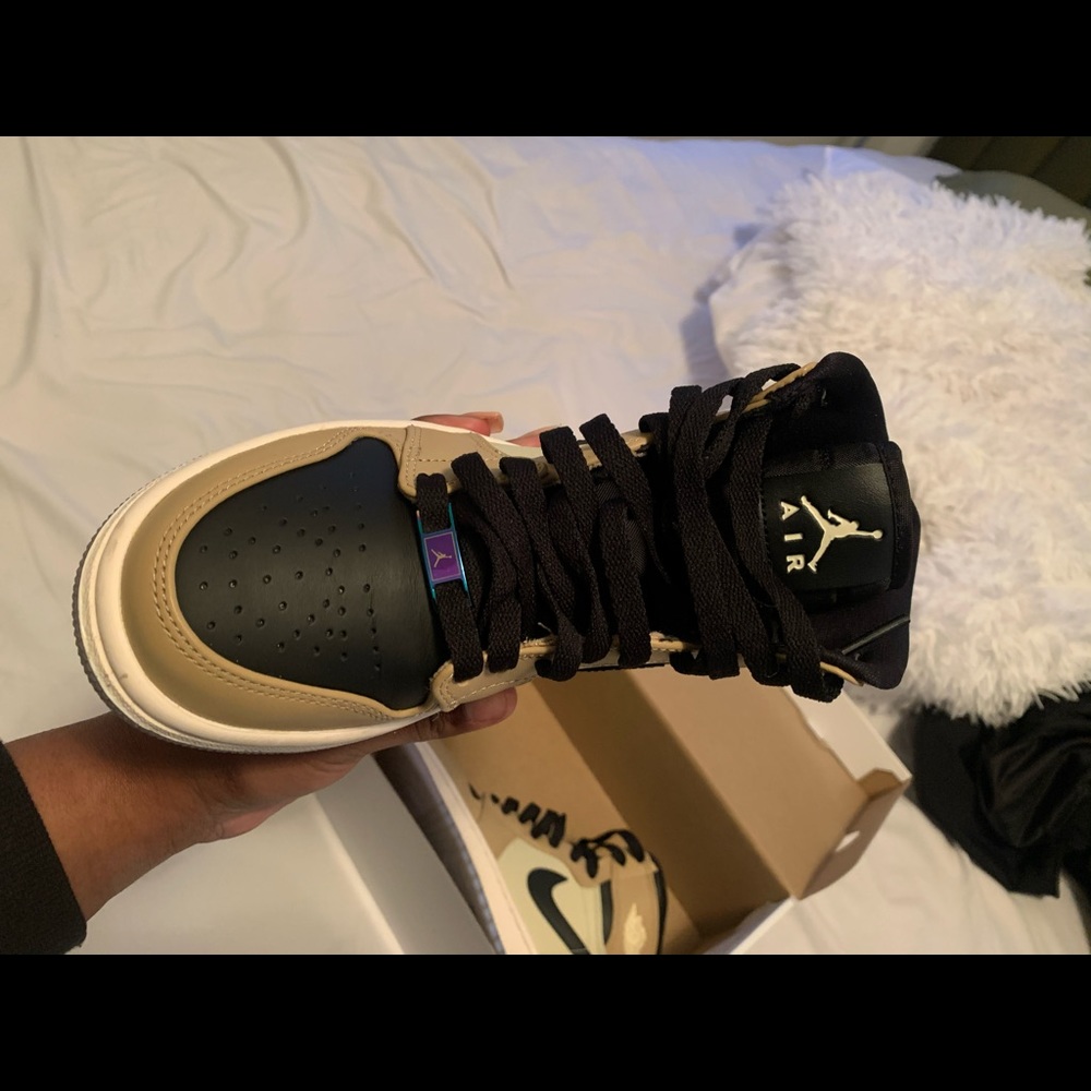 Women’s 5.5 Retro Air Jordan 1 (Mushrooms)